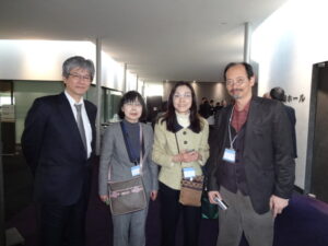 懇親会（左端：奥村 明之進・日本胸腺研究会 代表理事、右端：河本宏先生）